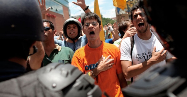 anti-Chavez supporters