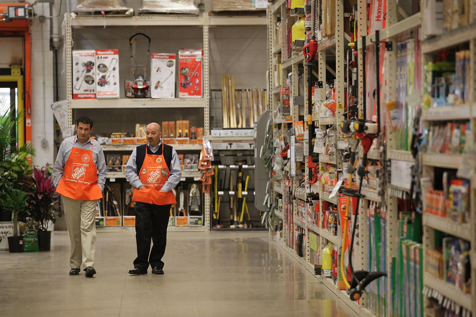 home-depot-workers-have-filed-to-form-the-first-union-at-the-retail