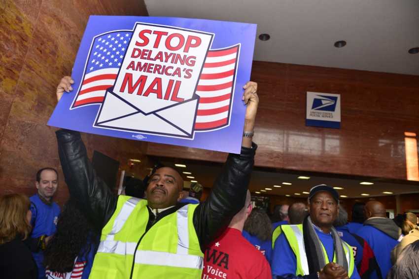 Postal Workers Push Back Against Privatization and Post Office Closures